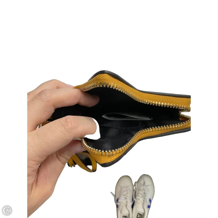 Wristlet By Clothes Mentor, Size: Medium